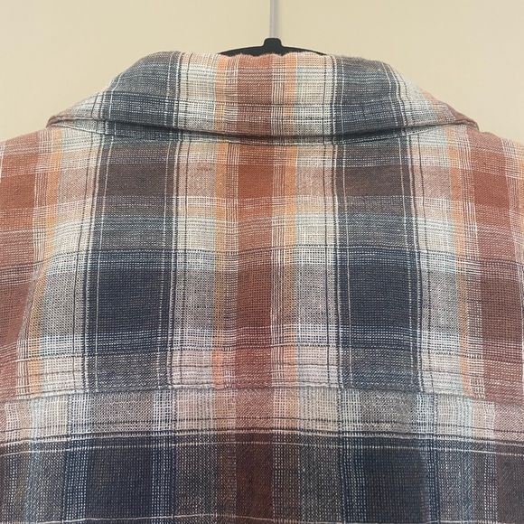 KUHL cotton-linen blend button-down short sleeve shirt. - Picture 12 of 15